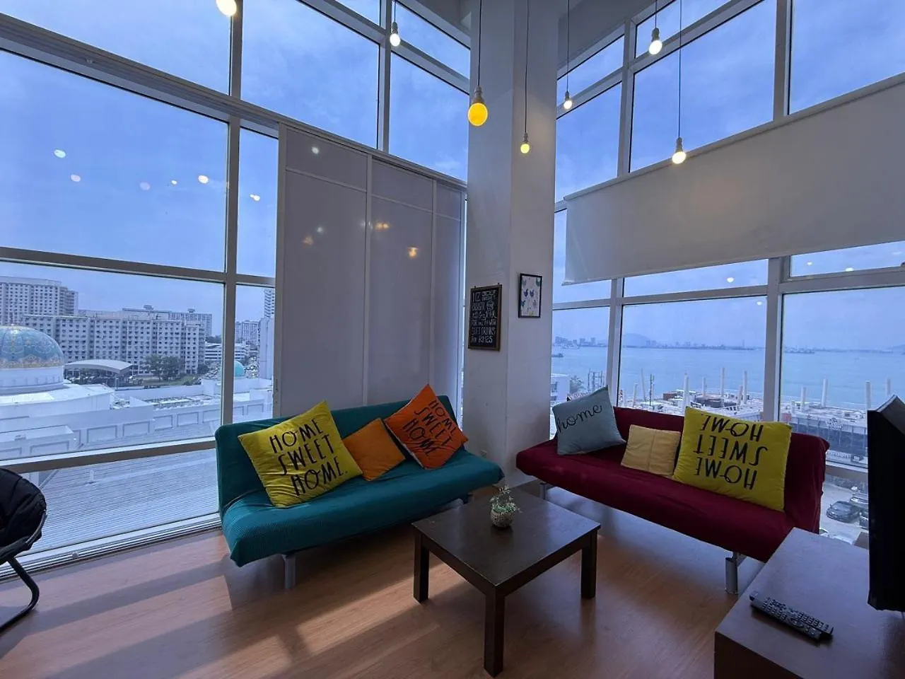 Duplex Seaview Comfort Stay In City By Iz George Town Apartment
