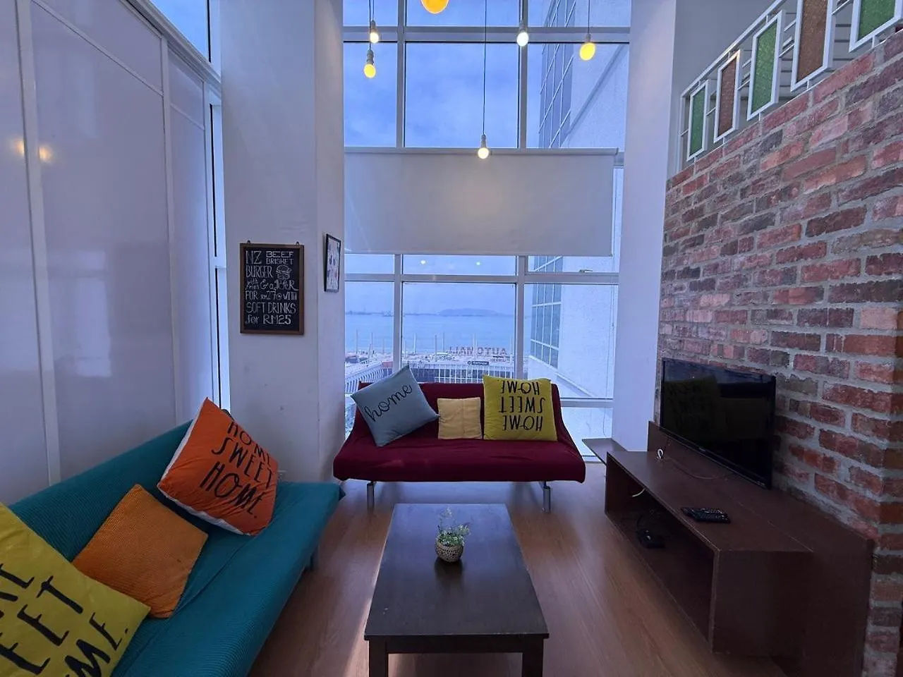 Duplex Seaview Comfort Stay In City By Iz George Town Ma­lay­sia